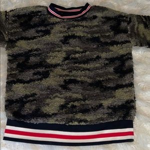 Fluffy camo Comfortable sweater!